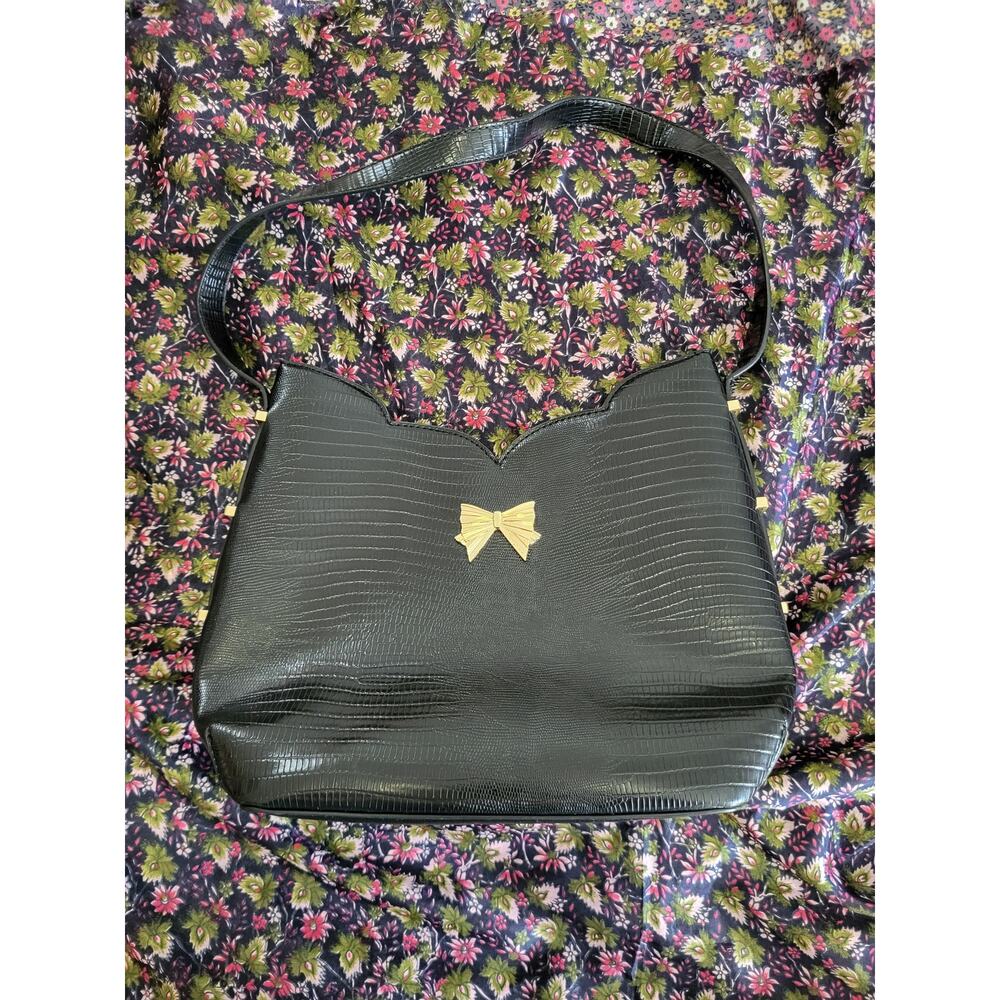 Betsey Johnson Scallop Gold Hardware Crocodile Texture Bow Shoulder Bag EUC